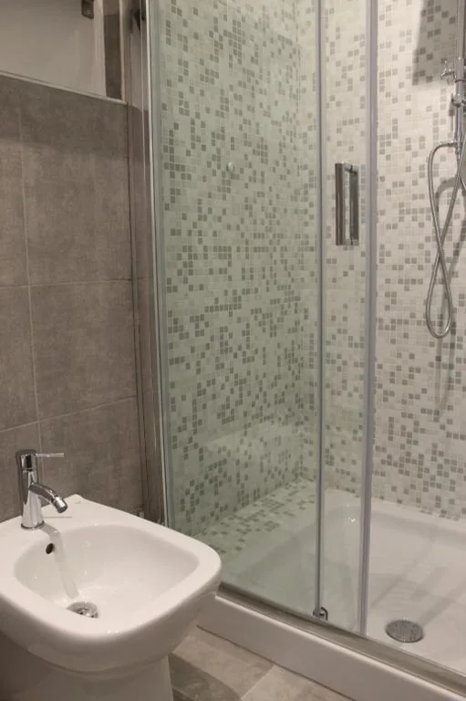 Camera Matrimoniale con Bagno Privato — shelley affittacamere