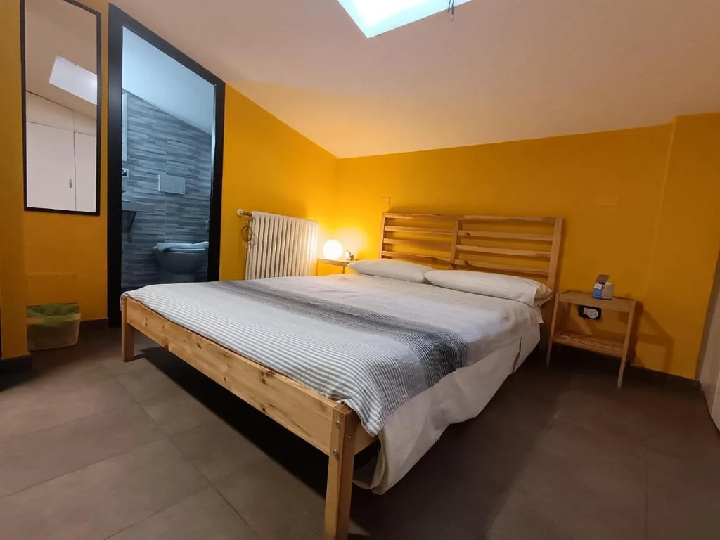 Camera Matrimoniale con Bagno Privato — Solaris Guest House