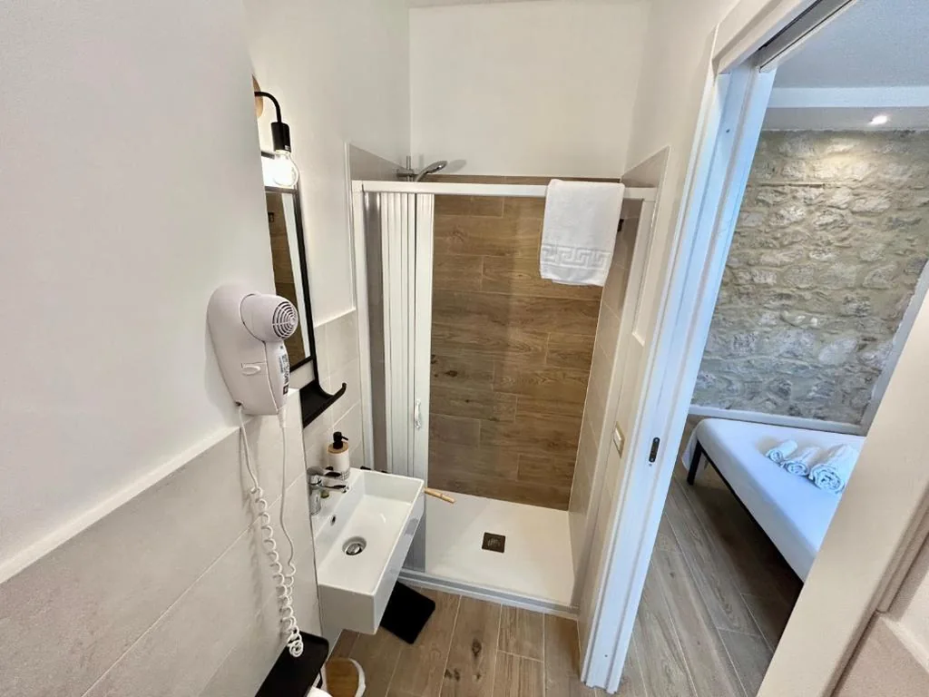 Camera Matrimoniale con Bagno Privato — Sperlonga Sul Mare – UN LETTO IDEALE