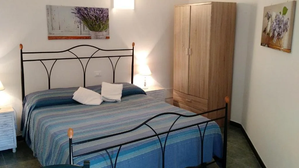 Double Room with Private Bathroom — The 5 Terre