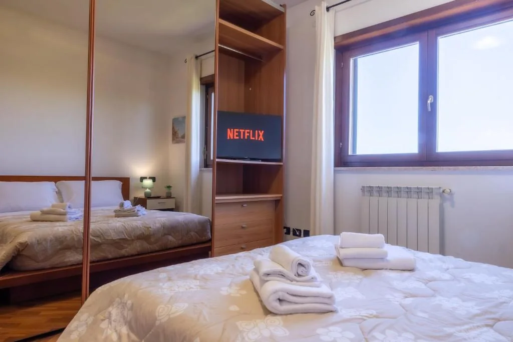 Double Room with Private Bathroom — The House Room AEROPORTO FIUMICINO