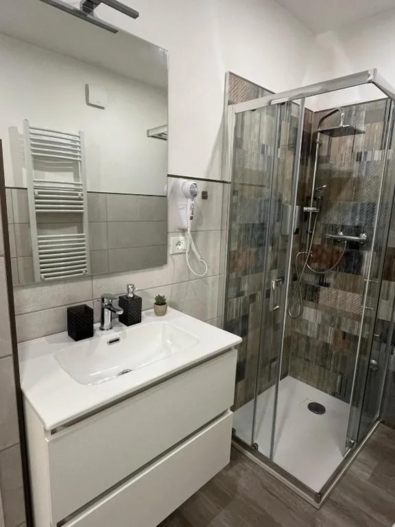 Camera Matrimoniale con Bagno Privato — Tiburtina Urban Rooms
