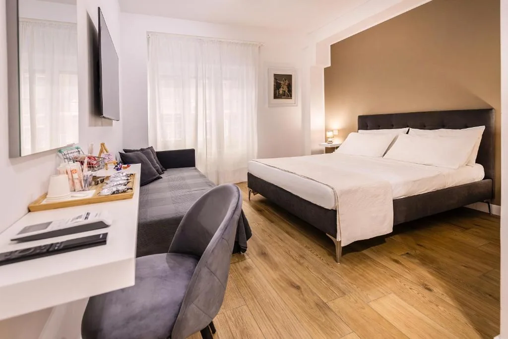 Camera Matrimoniale con Bagno Privato — Titina Suites Apartment Rome