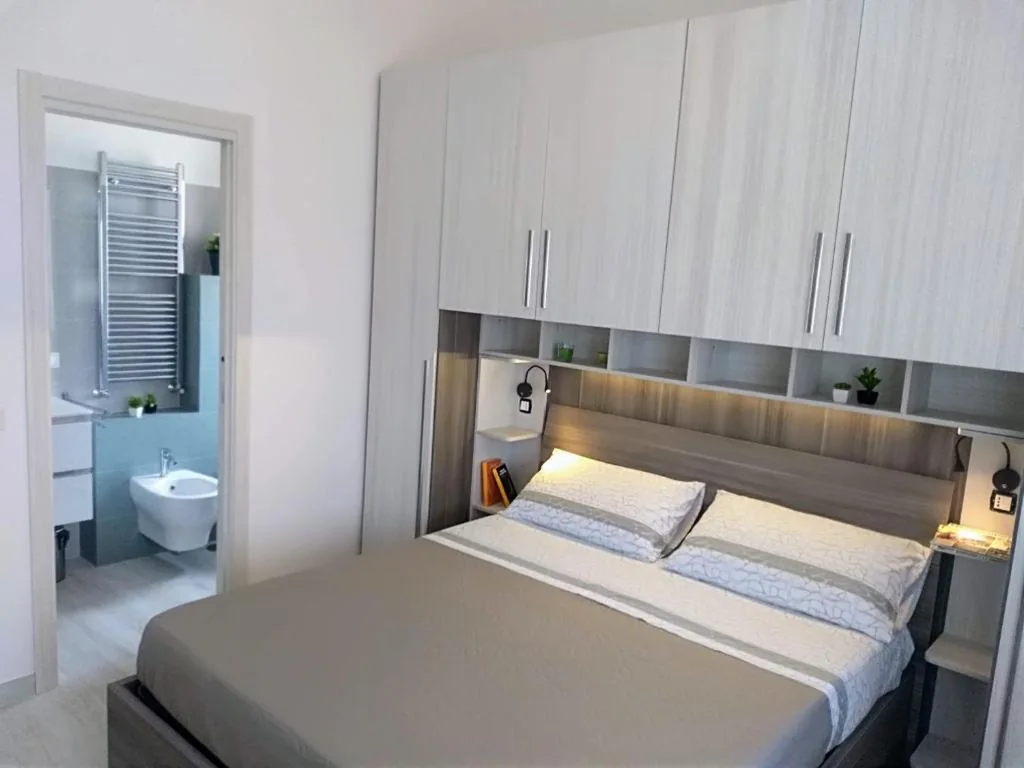 Double Room with Private Bathroom — Tra cielo e mare
