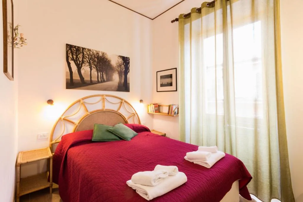 Double Room with Private Bathroom — TrastEver Holiday