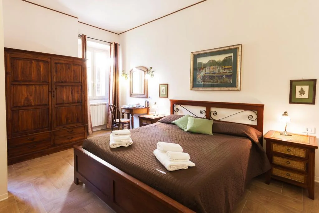 Double Room with Private Bathroom — TrastEver Holiday