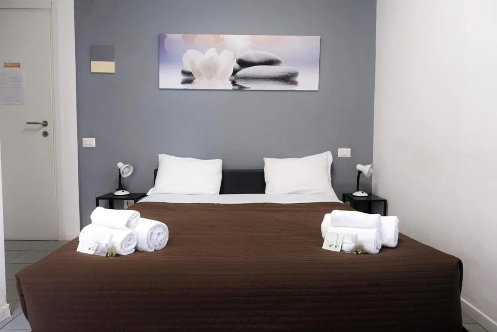 Camera Matrimoniale con Bagno Privato — Vatican Central Suites