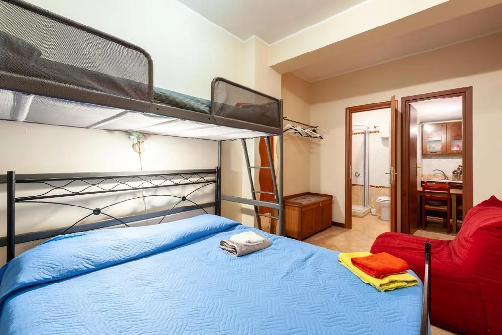 Double Room with Private Bathroom — Vatican Mami