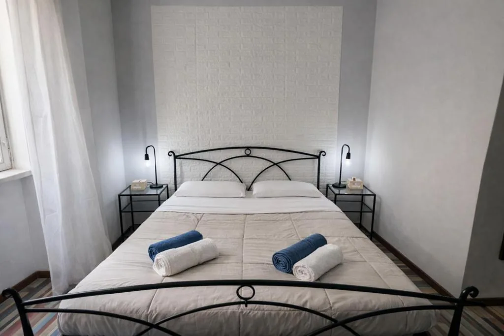 Double Room with Private Bathroom — Vatican Museums Rooms 1 Min Metro Cipro