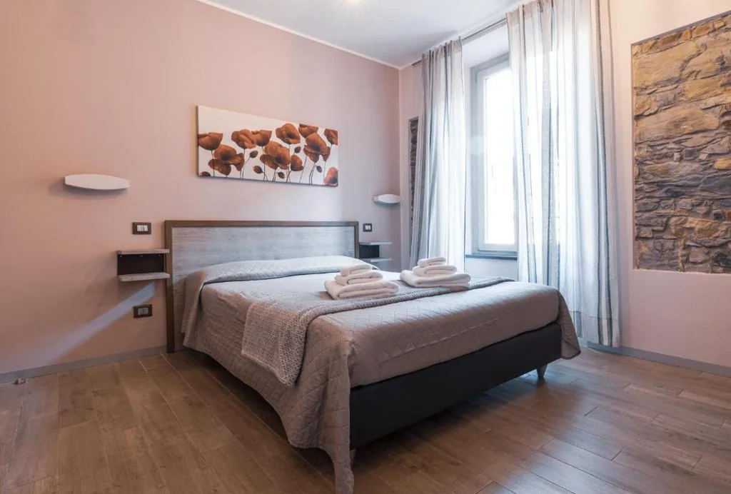 Camera Matrimoniale con Bagno Privato — VIA VENEZIA 76