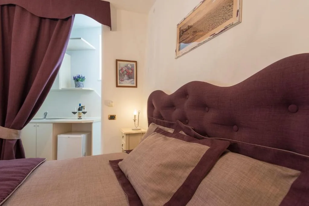 Camera Matrimoniale con Bagno Privato — Villa Goccia di Vino