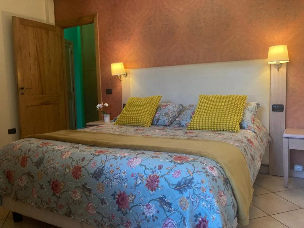 Camera Matrimoniale con Bagno Privato — Villa Rosita