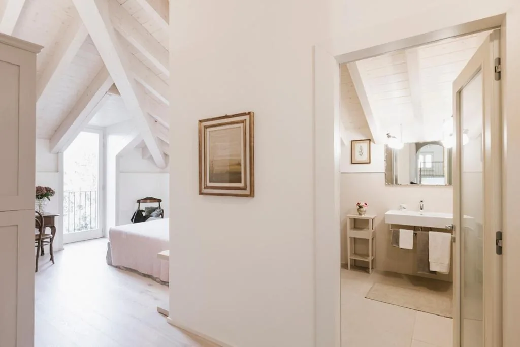 Camera Matrimoniale con Bagno Privato — Villa Trisano