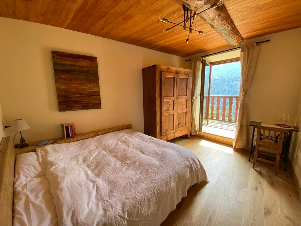 Camera Matrimoniale con Bagno Privato — Villard Guesthouse