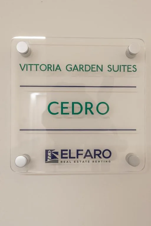 Camera Matrimoniale con Bagno Privato — Vittoria Garden Suites