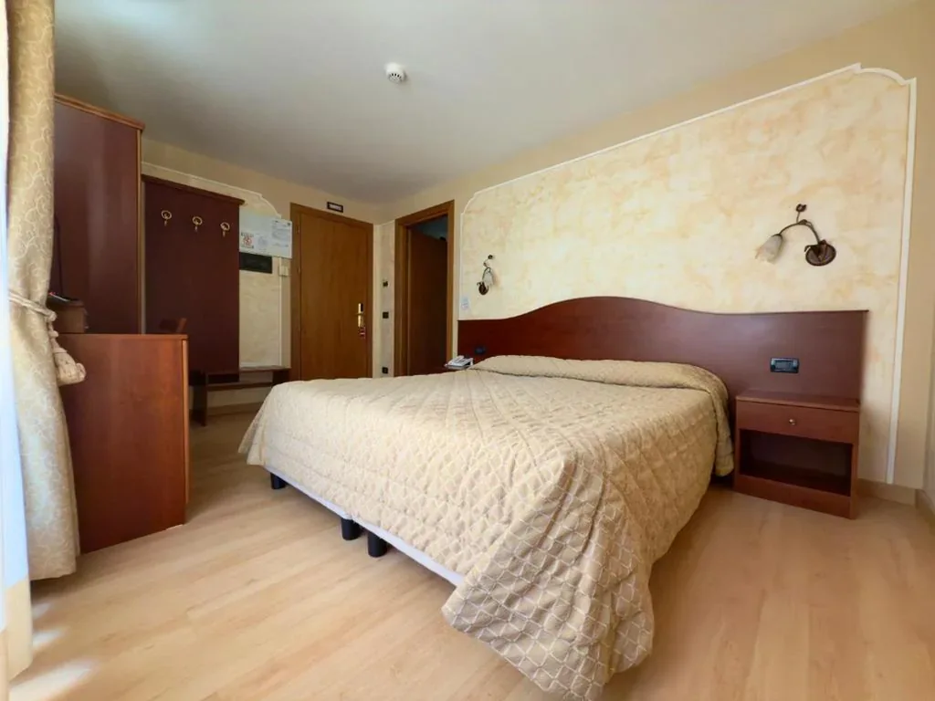 Camera Matrimoniale con Balcone (1 Adulto) — Hotel Dama Bianca