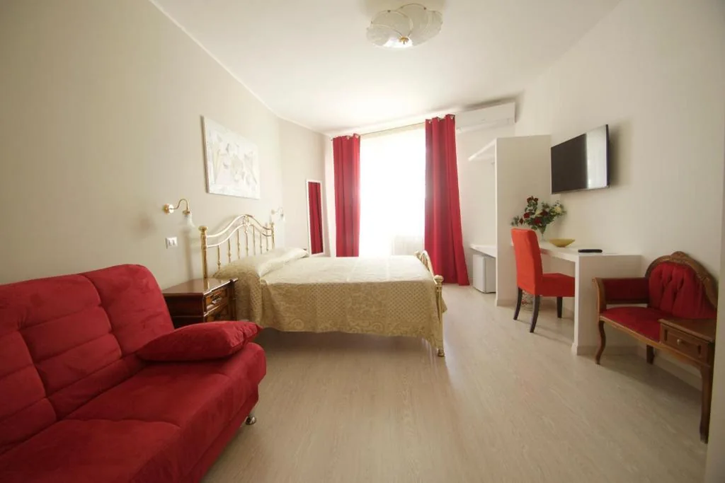 Double Room with Balcony (3 Adults) — B&B La Perla di Roma