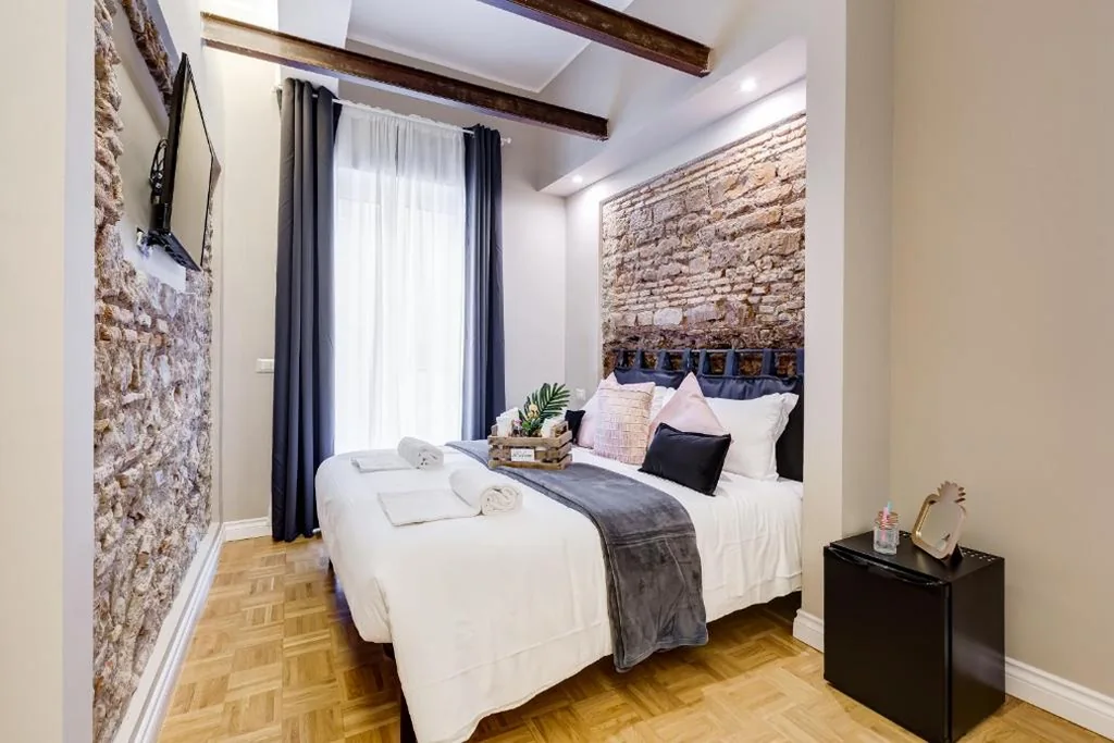 Camera Matrimoniale con Balcone (3 Adulti) — Tankara Suite