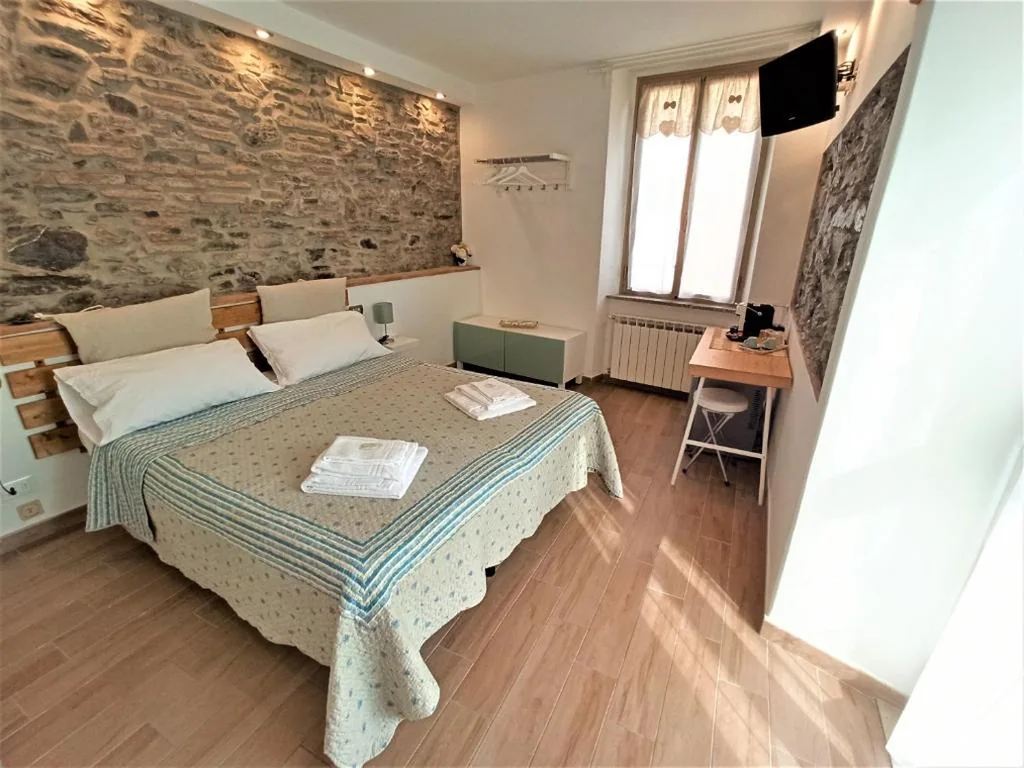 Camera Matrimoniale con Balcone — Affittacamere Albarola
