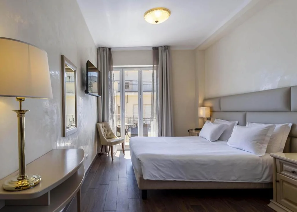 Camera Matrimoniale con Balcone — B&B HOTEL Diano Marina Palace