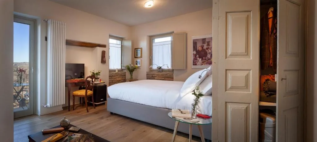 Camera Matrimoniale con Balcone — Borgese Camere e Suites