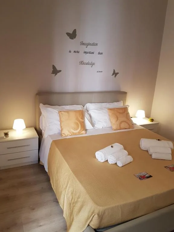 Camera Matrimoniale con Balcone — Borgo Vaticano 84 Guest House