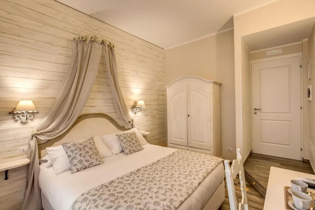 Camera Matrimoniale con Balcone — Casa Mia Vaticano Guest House