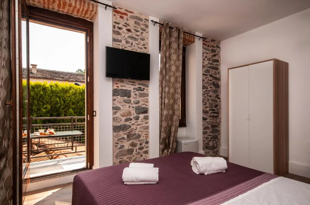 Double Room with Balcony — Casa Tabarini