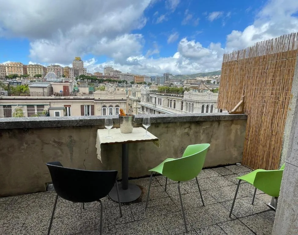 Camera Matrimoniale con Balcone — CIAO GENOVA Rooms GuestHouse