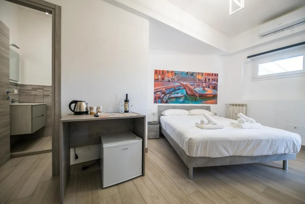 Camera Matrimoniale con Balcone — Domus Garbatella