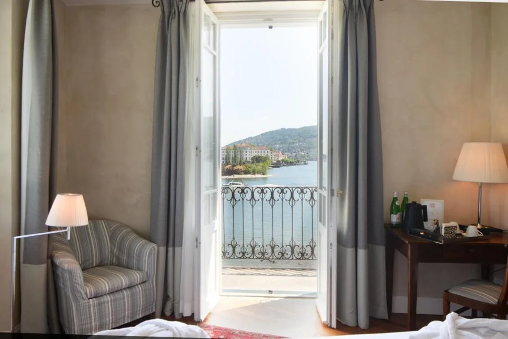 Camera Matrimoniale con Balcone e Vista Lago — Albergo Ristorante Il Verbano