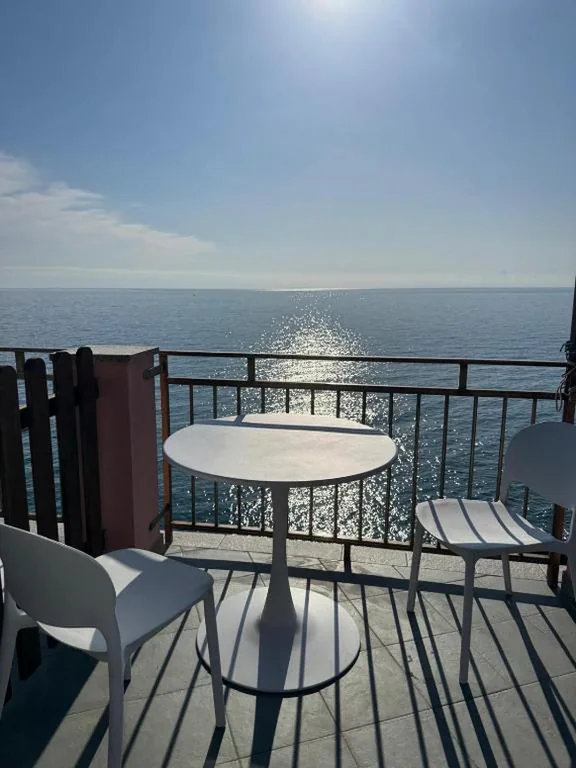 Camera Matrimoniale con Balcone e Vista Mare — Affittacamere Elisabetta