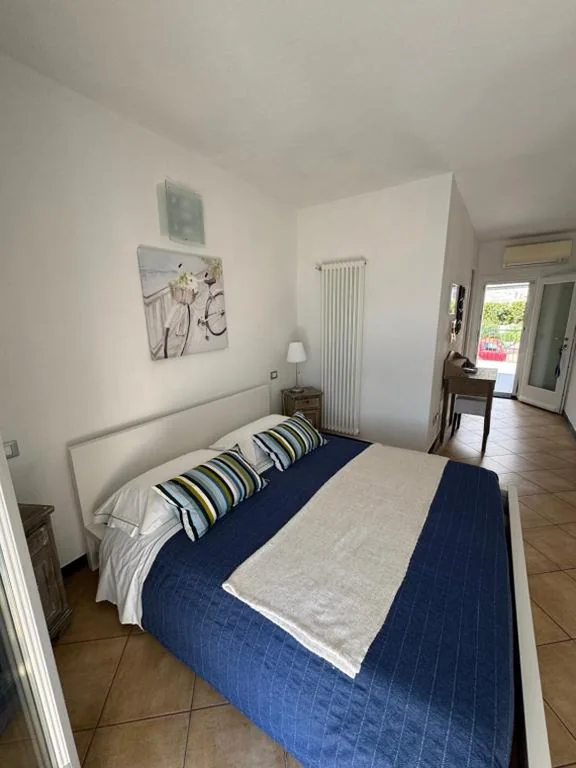 Camera Matrimoniale con Balcone e Vista Mare — Affittacamere PZ