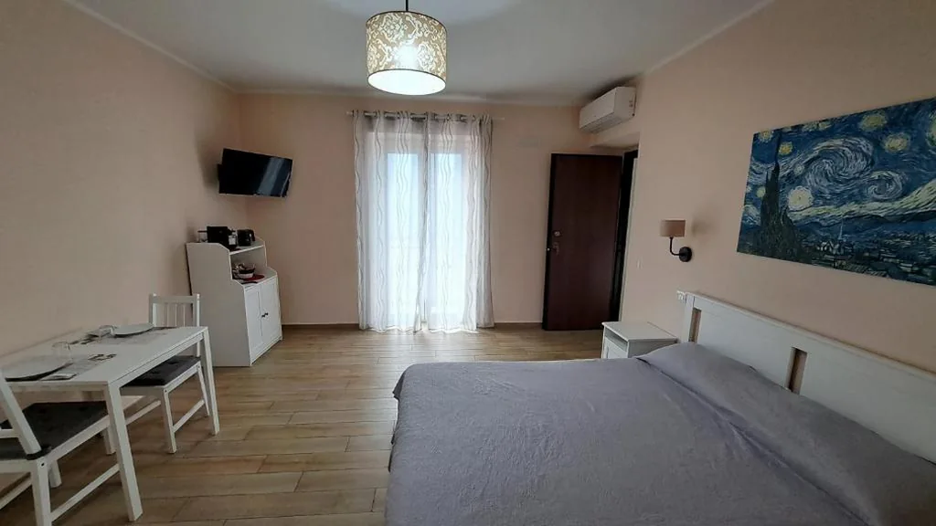 Camera Matrimoniale con Balcone e Vista Mare — Altomuro 39 di S.A.