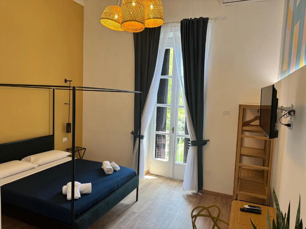 Camera Matrimoniale con Balcone e Vista Mare — B&B Vitruvio Suites