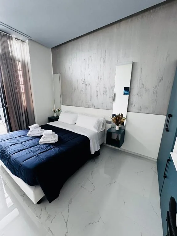 Camera Matrimoniale con Balcone e Vista Mare — Blue Seagull Guest House