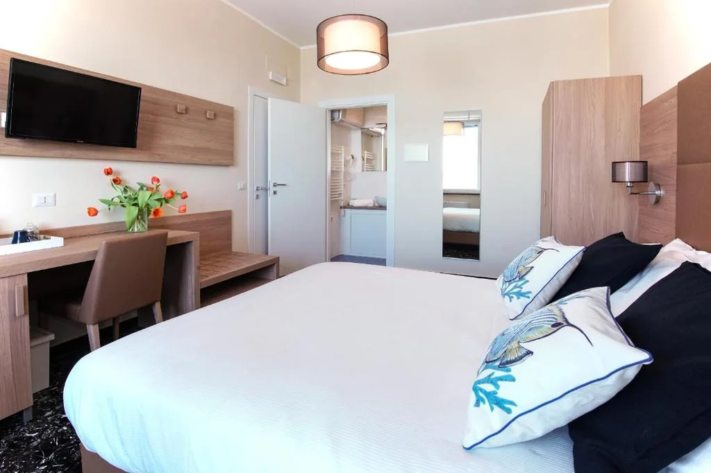 Camera Matrimoniale con Balcone e Vista Mare — Bluripa Guest House