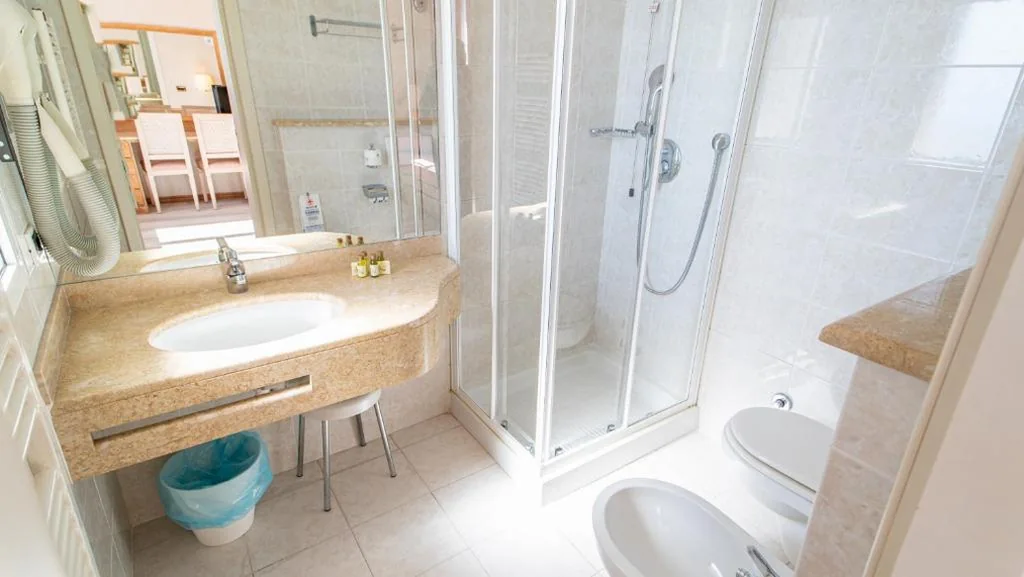 Double Room with Balcony and Sea View — Bobby Executive