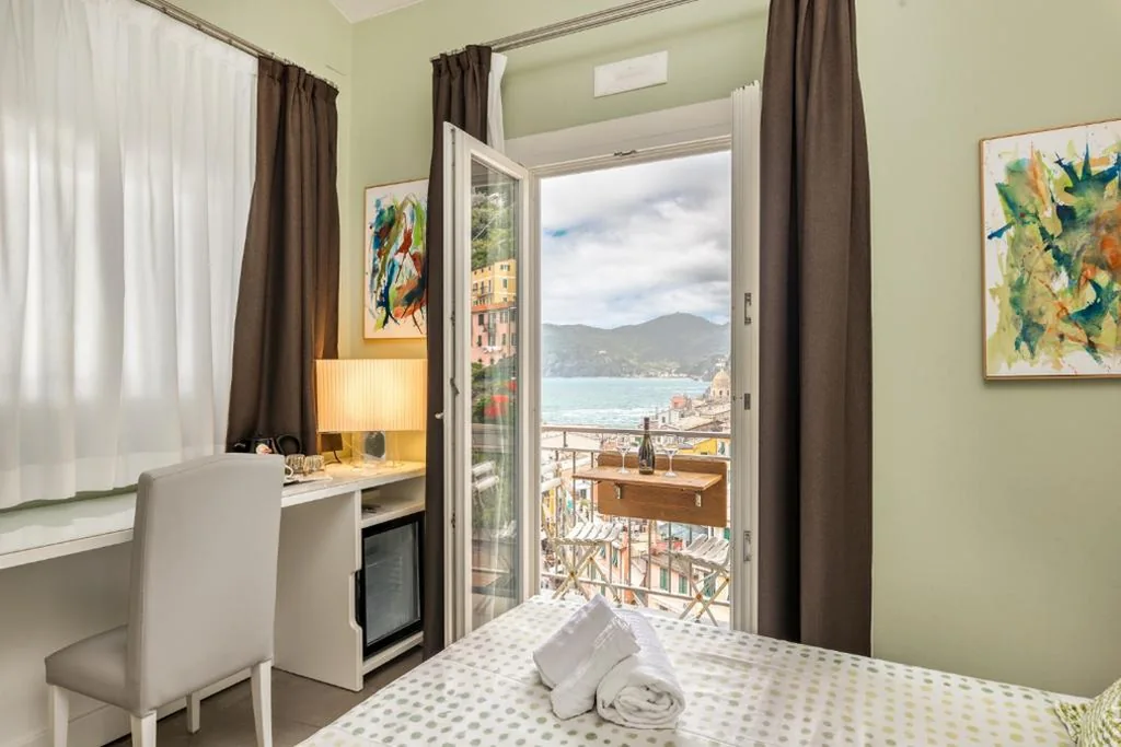 Camera Matrimoniale con Balcone e Vista Mare — Casa Catò