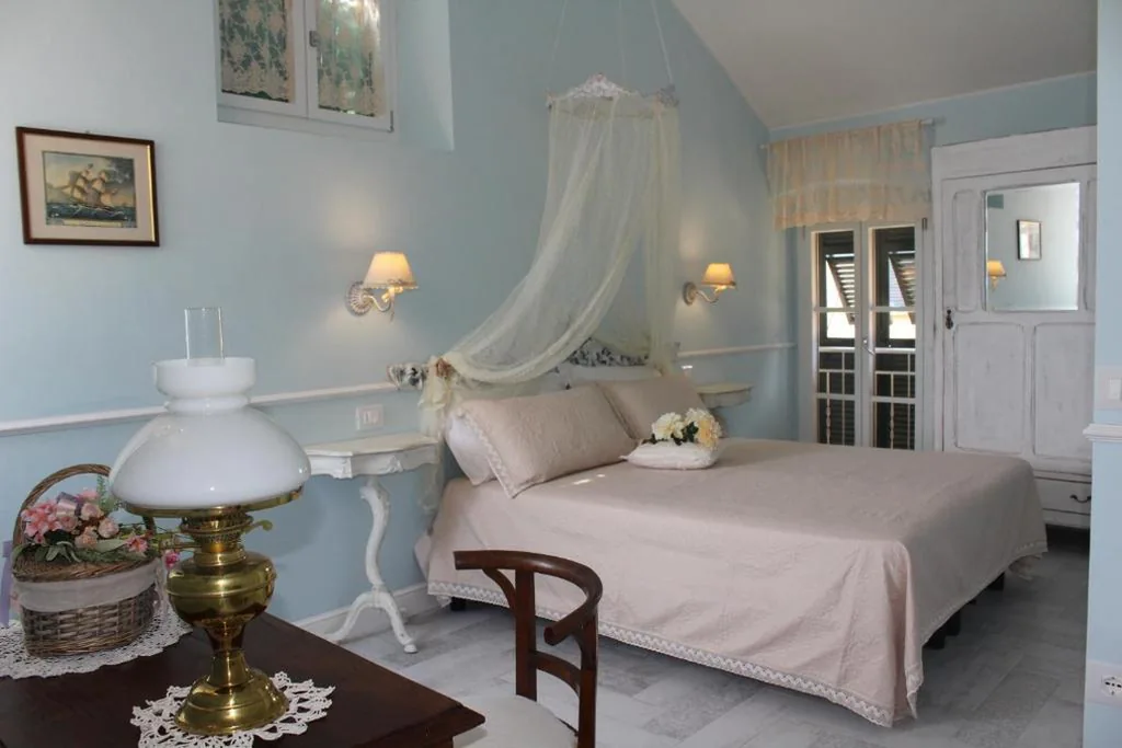 Camera Matrimoniale con Balcone e Vista Mare — Eco del mare
