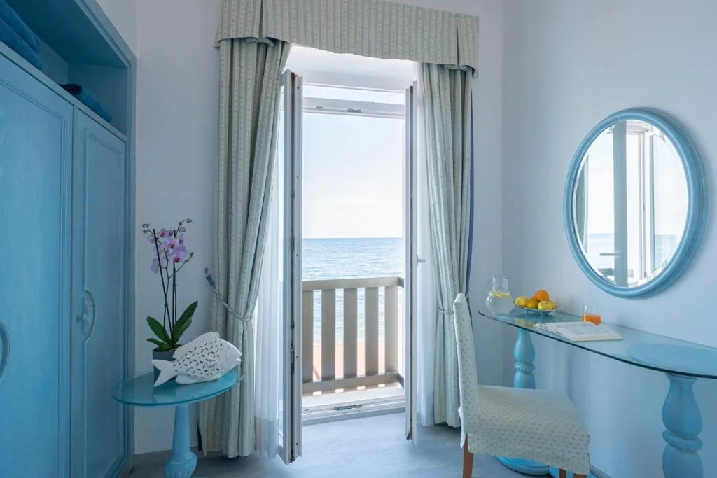 Camera Matrimoniale con Balcone e Vista Mare — Hotel Del Sole