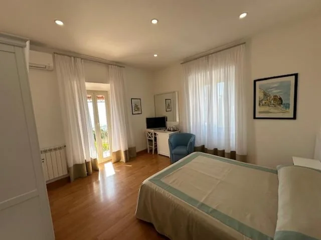 Camera Matrimoniale con Balcone e Vista Mare — Hotel L’Isola