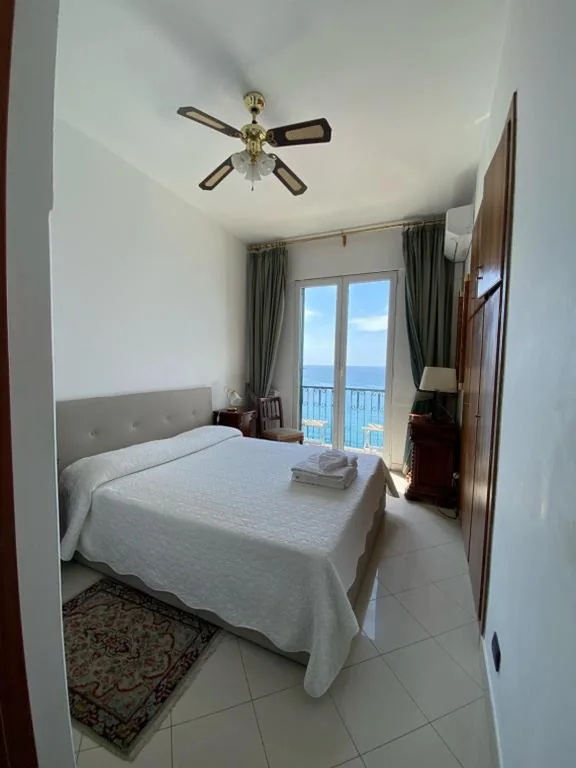 Camera Matrimoniale con Balcone e Vista Mare — Hotel Leopold