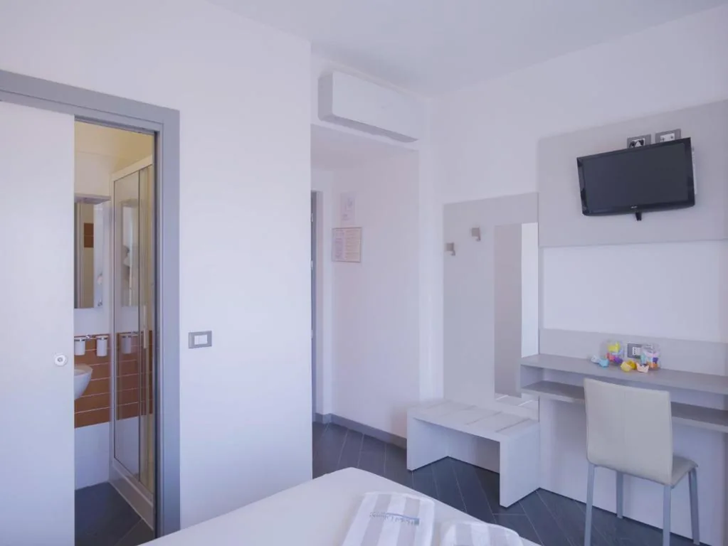 Double Room with Balcony and Sea View — Hotel Liliana