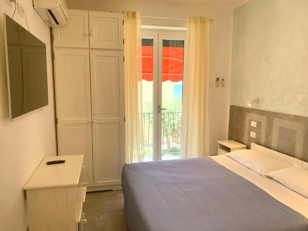 Camera Matrimoniale con Balcone e Vista Mare — Hotel Marconi