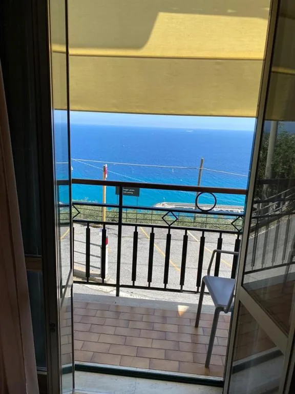 Camera Matrimoniale con Balcone e Vista Mare — Hotel Rosita