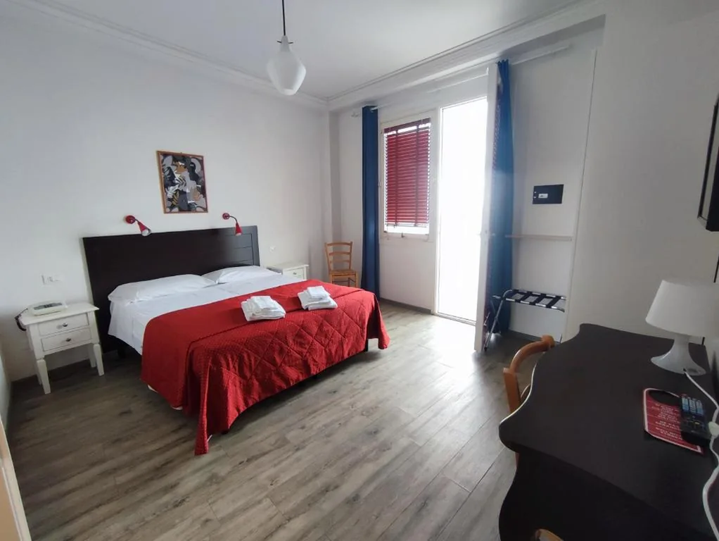 Double Room with Balcony and Sea View — Hotel Tirreno