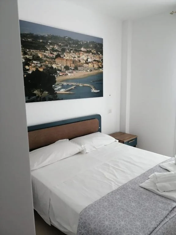 Camera Matrimoniale con Balcone e Vista Mare — Hotel Tirreno Formia