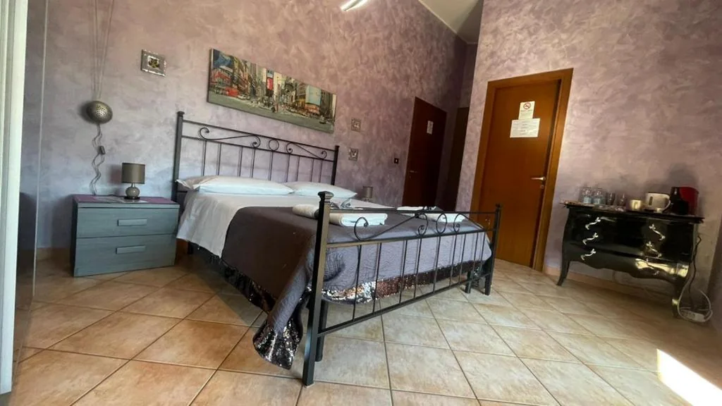 Camera Matrimoniale con Balcone e Vista Mare — Il Sogno di Rosa
