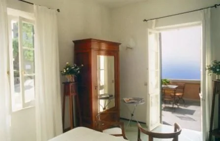 Camera Matrimoniale con Balcone e Vista Mare — Locanda Tramonti